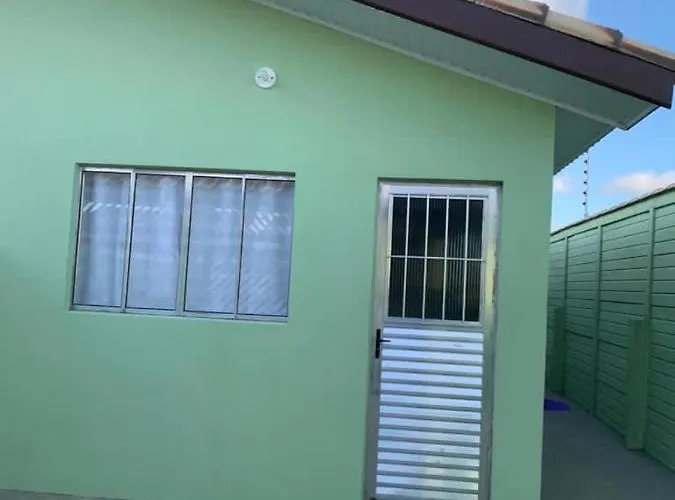 Casa, 1 Quadra Da Praia.